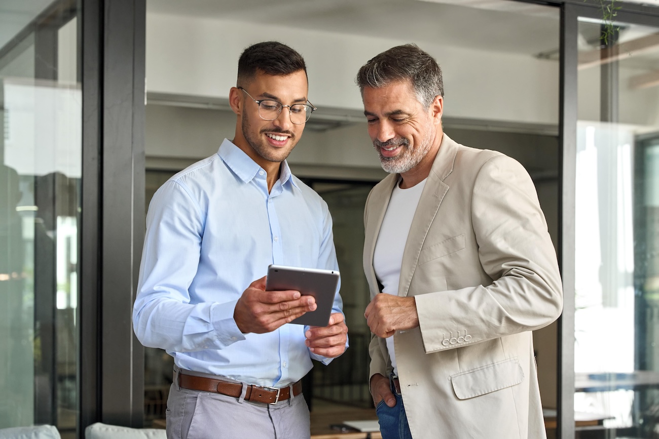 two guys trying pay per-head demo software