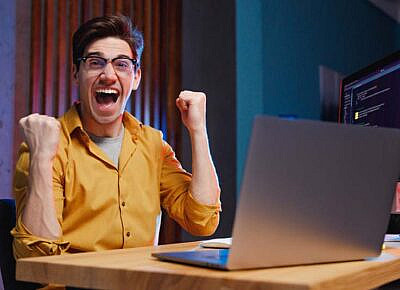 Exploiting Weak Defenses in Soccer with Live Goal Betting