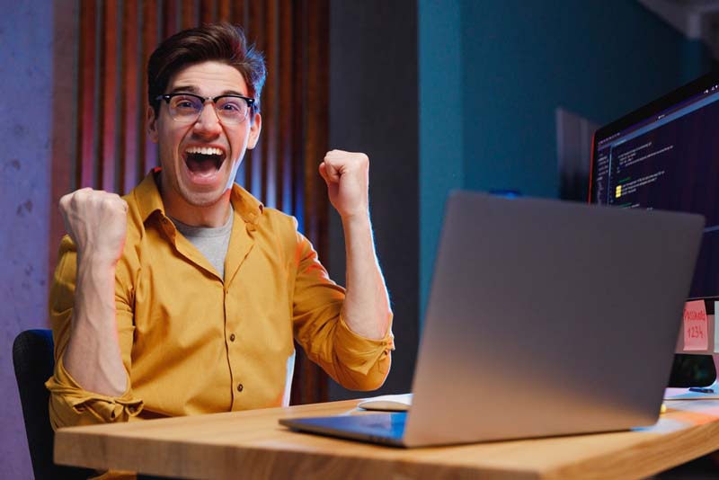 Exploiting Weak Defenses in Soccer with Live Goal Betting